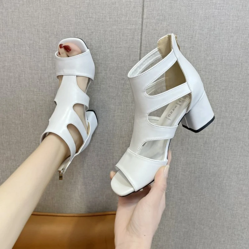 2023 Confortáveis Sapatos da Moda, as Mulheres Sandálias de Salto Alto Verão Doce de Moda de Sapatos de Casamento Branco e Preto feito à mão
