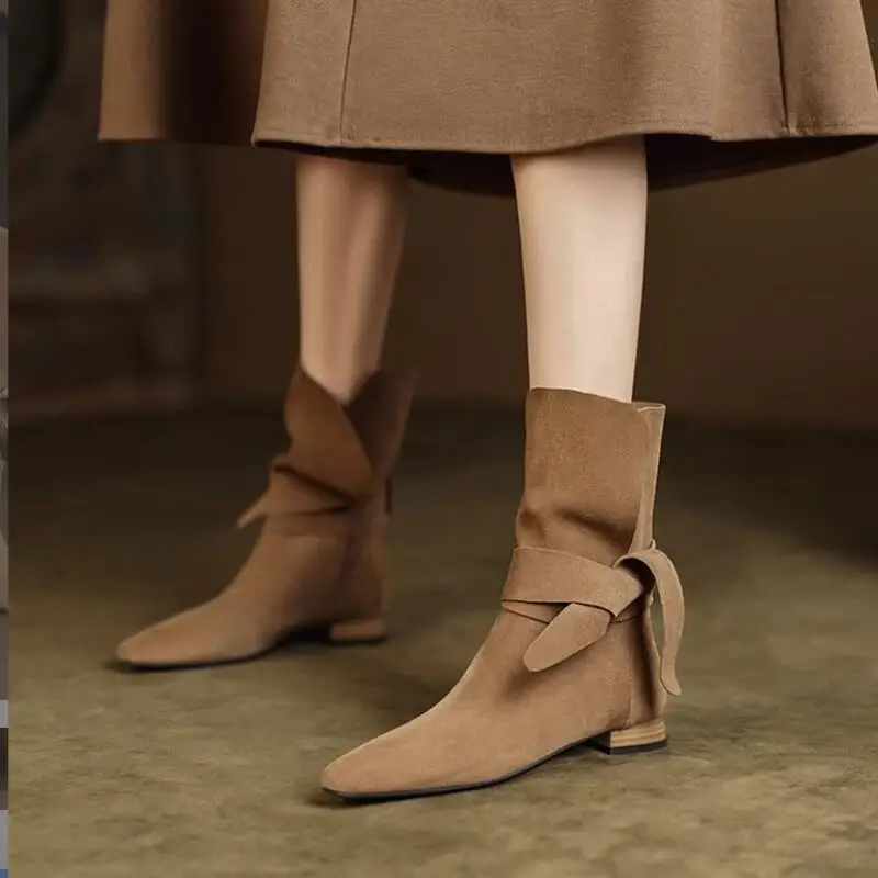 2024 Novo Outono Lace-Up De Camurça No Tornozelo Botas De Mulheres De Moda Do Dedo Do Pé Redondo Retro Senhoras Elegantes Curto Botas De Salto Baixo Chelsea Sapatos