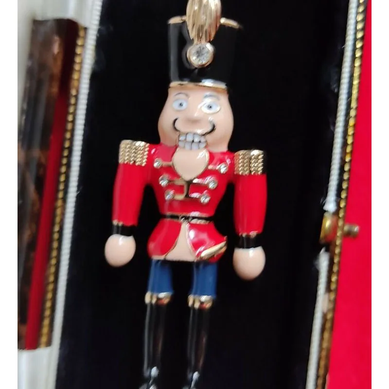 O Príncipe Quebra-Nozes Broche Vintage Estilo De Cristal Esmalte Toy Soldier Natal Pin